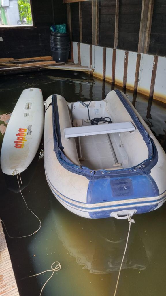 Rubberboot 3m met polyester bodem + gratis surfplank, Ophalen of Verzenden, Gebruikt, Peddels, Polyester/glasvezel