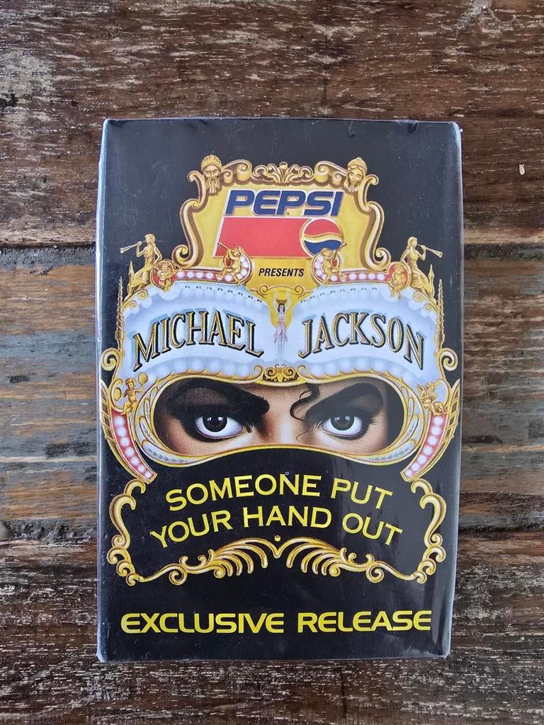 Michael Jackson - Someone Put Your Hand Out promo, Ophalen