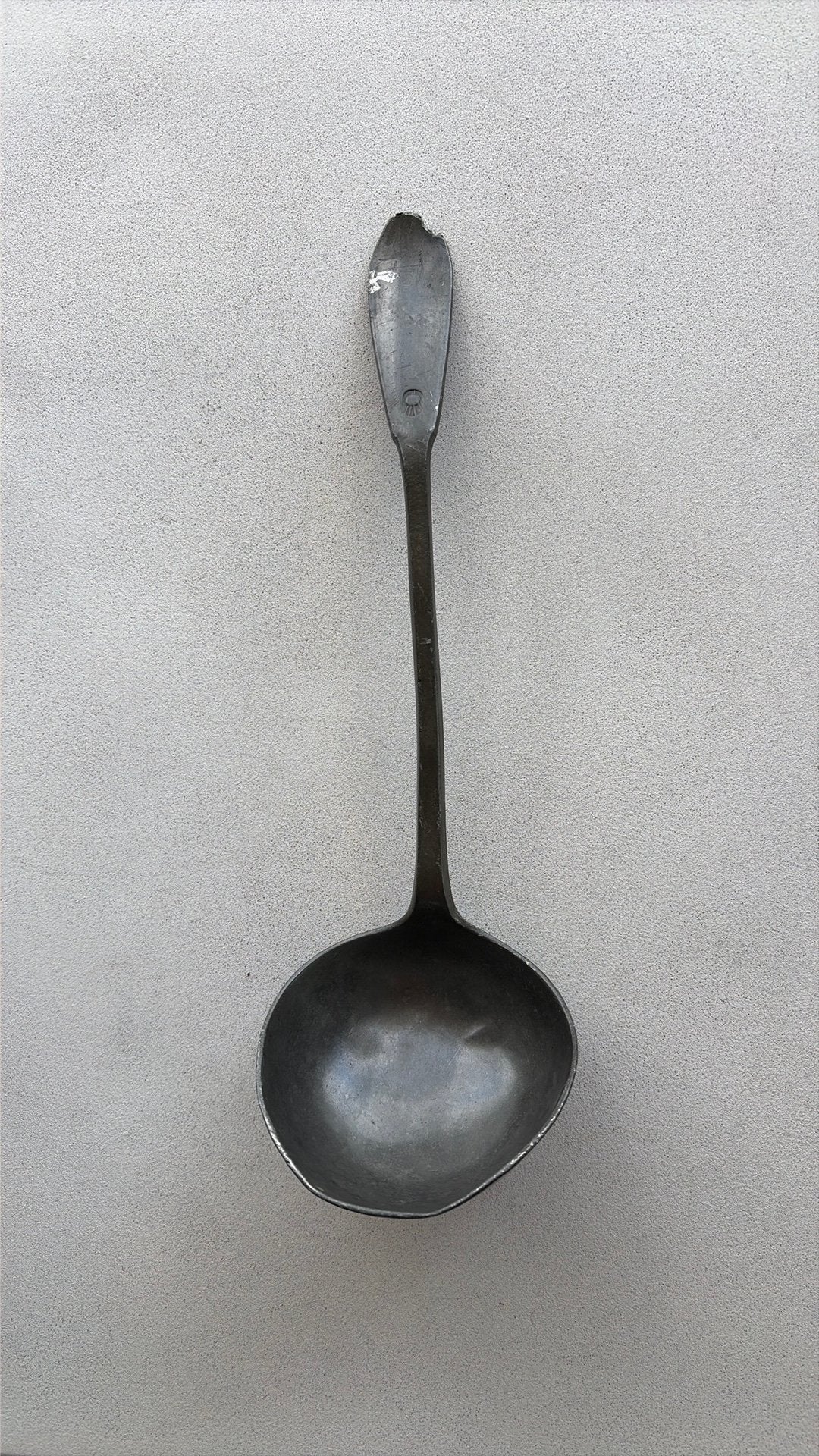 Antieke tinnen pollepel tinmerk Sint-Jacobsschelp, Antiek en Kunst, Antiek | Tin, Ophalen of Verzenden