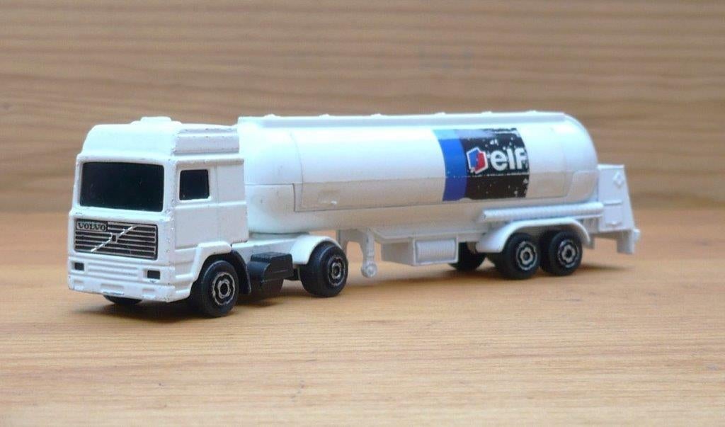 Majorette France 324 Volvo F12 + gas oplegger ELF 1/100., Ophalen of Verzenden, Zo goed als nieuw, Bus of Vrachtwagen, Majorette