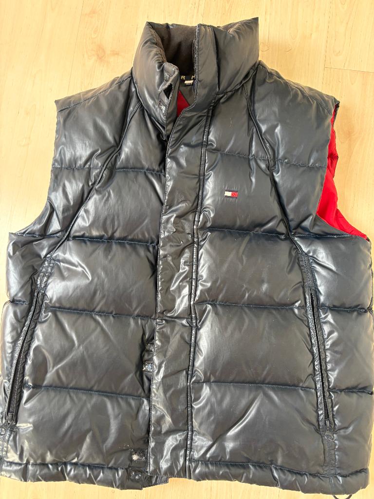 Tommy Hilfiger body warmer, Kinderen en Baby's, Ophalen of Verzenden, Zo goed als nieuw, Maat 140