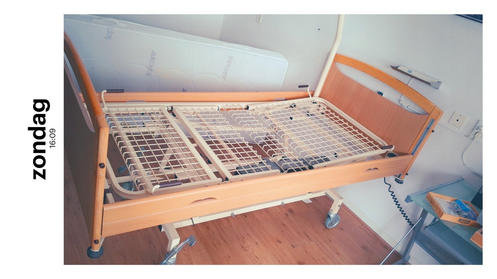 Verstelbaar ziekenhuisbed / hoog-laag bed, Ophalen, 90 cm, Eenpersoons, Bruin