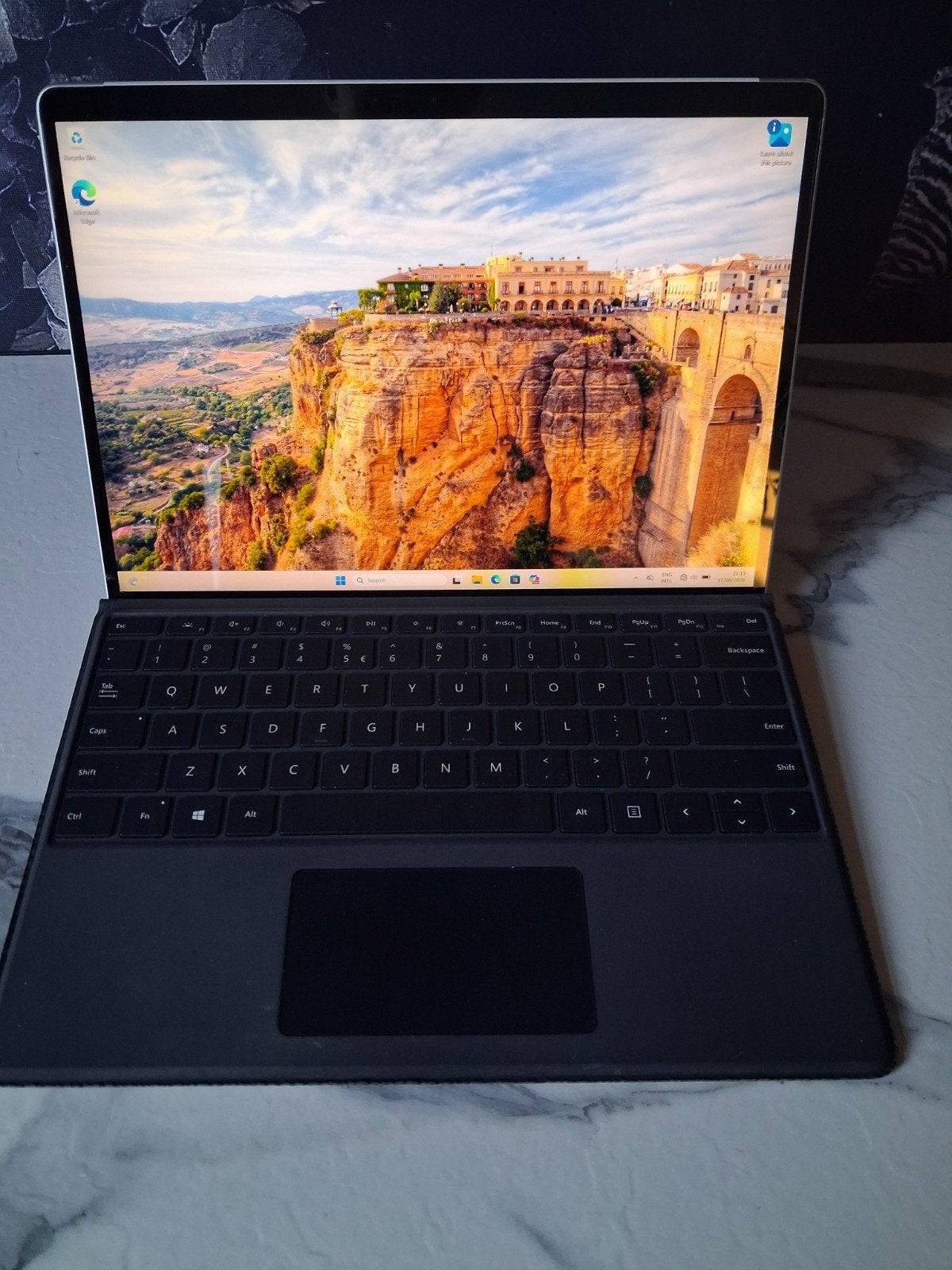Microsoft Surface Pro 8 i5, 16GB RAM, 240GB SSD, Win 11 Pro, Computers en Software, Ophalen