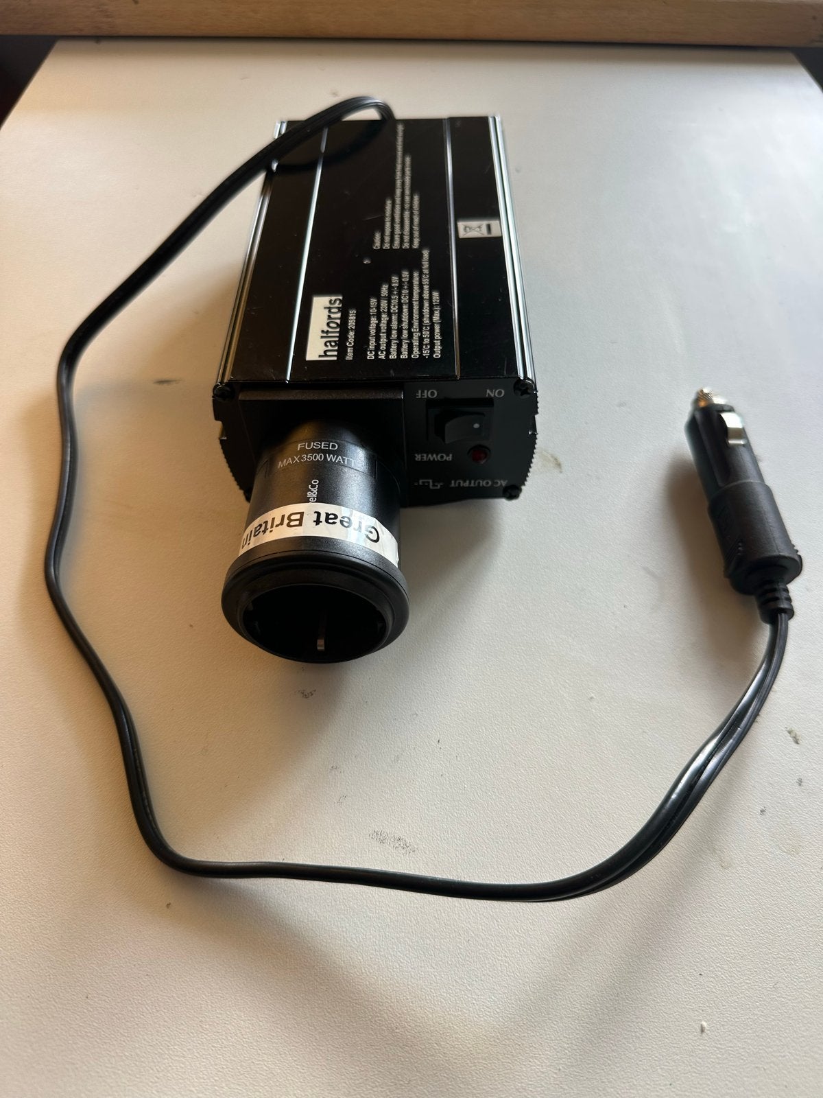 12V-220V Omvormer met Engelse Aansluiting + NL Adapter, Auto diversen, Auto-accessoires, Gebruikt, Ophalen