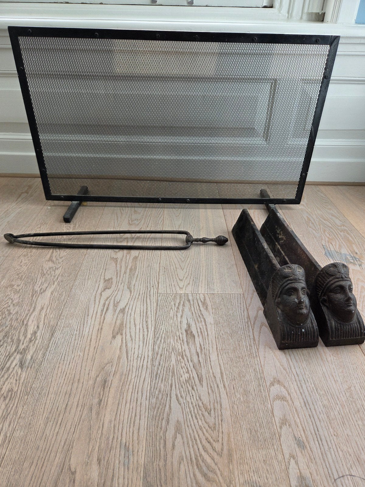Antieke haardset: vonkenscherm, tang en haardbokken, Huis en Inrichting, Haarden, Ophalen