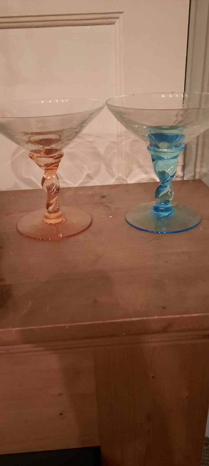 Decoratieve glazen schalen met gedraaide voet, Antiek en Kunst, Ophalen of Verzenden