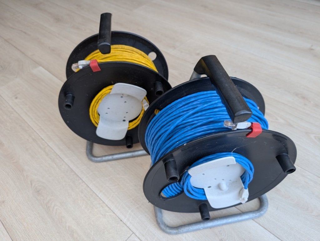4 x 100 meter DRAKA UTP-kabel CAT 5 (rood/groen/blauw/geel), Doe-het-zelf en Verbouw, Elektra en Kabels, Ophalen, Zo goed als nieuw