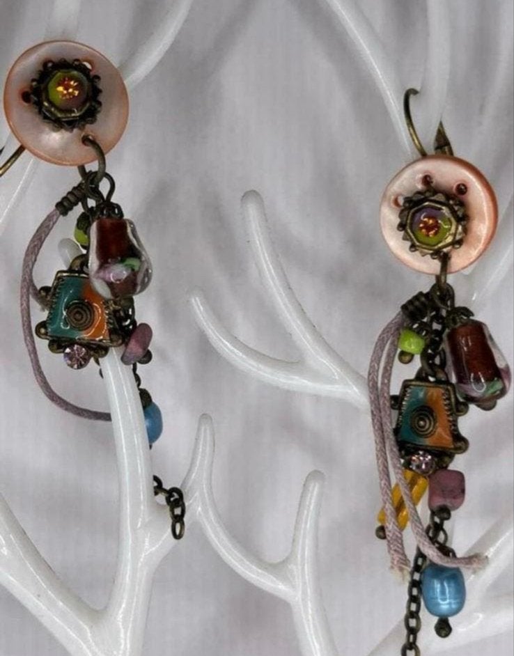 Vrolijke lange oorbellen met groen/oranje klokje, Overige materialen, Hangers, Overige kleuren, Nieuw