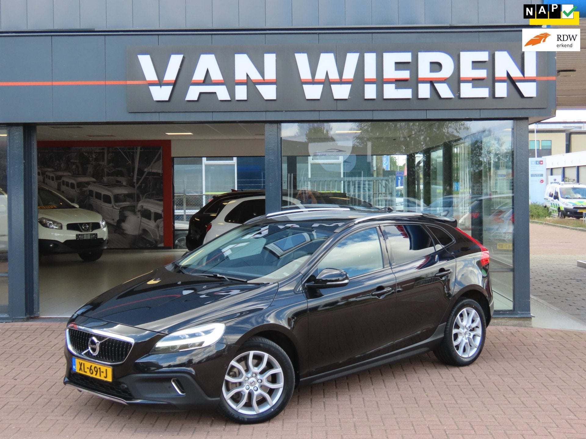 Volvo V40 Cross Country 1.5 T3 Polar+ Luxury Trekhaak Leder, Auto's, 4 cilinders, 700 kg, Zwart, 152 pk