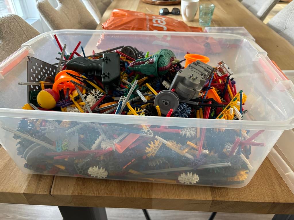 Grote doos K'nex met motoren, wielen en 8-baan onderdelen, Ophalen, Gebruikt, Jongen of Meisje