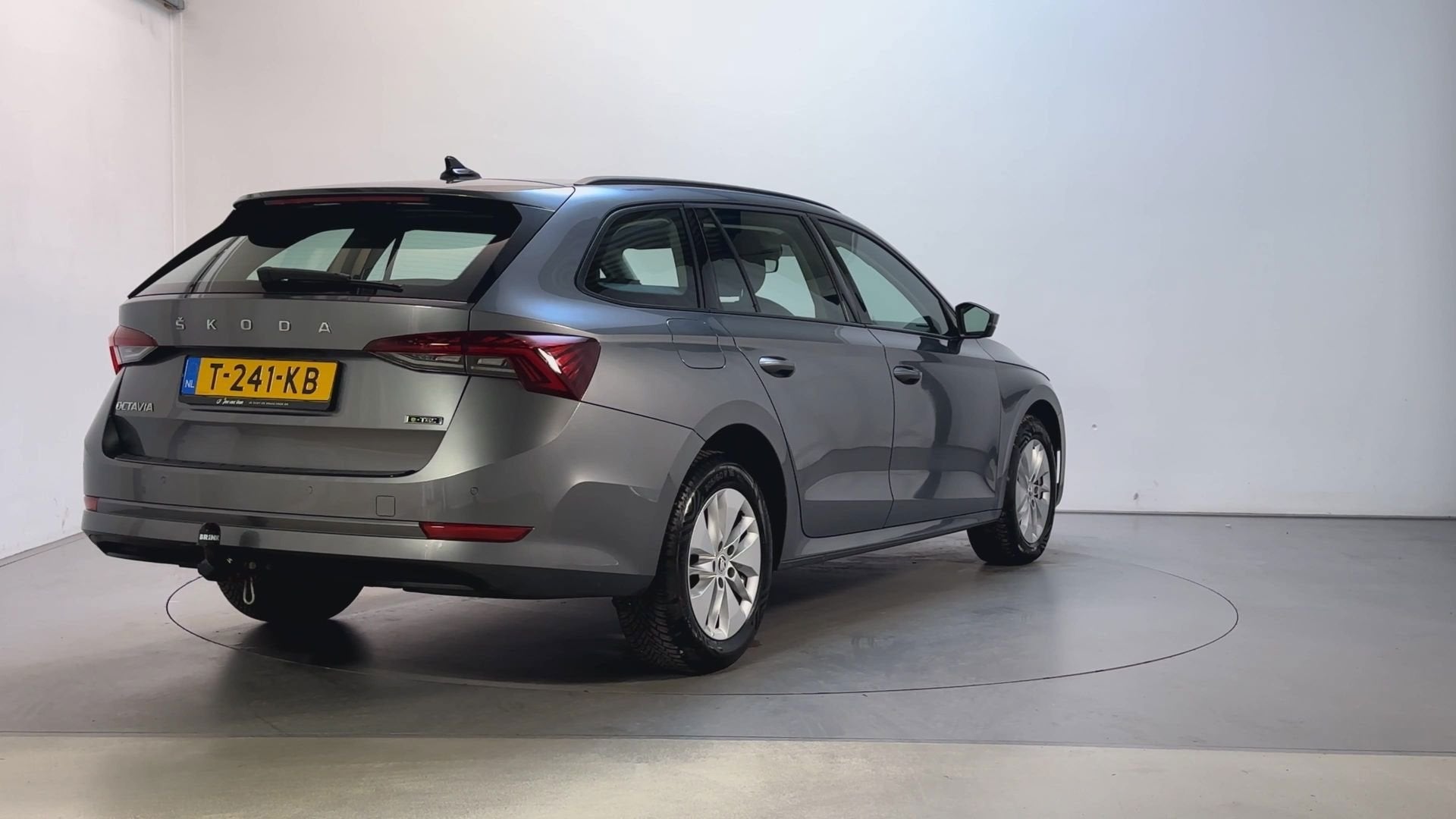 Skoda Octavia Combi 1.0 e-TSI DSG Business Edition Navigatie, Auto's, Dealer onderhouden, Stof, Gebruikt, Met garantie (alle)