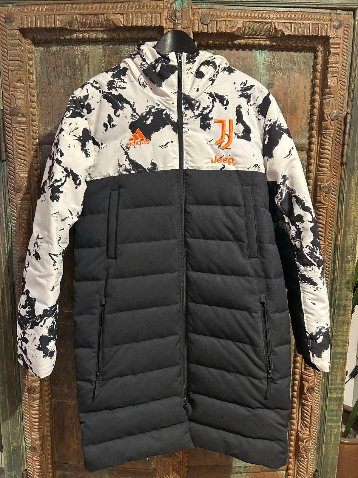 Adidas Juventus Puffer Jas Zwart Wit Maat M, Ophalen of Verzenden, Zo goed als nieuw, Maat 48/50 (M), Zwart