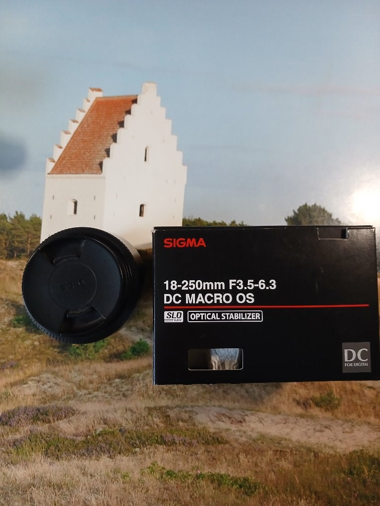 Sigma 18-250 DC f3.5-f6.3 OS lens voor Nikon, Sigma, Zo goed als nieuw, Nikon F-mount, Beschermhoes/tas