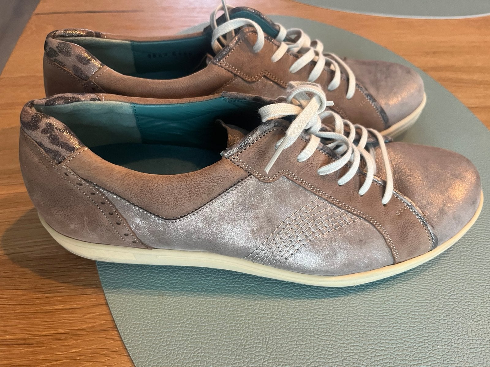 Stijlvolle Durea dames sneakers, maat 7 nieuw (G 40,5), Kleding | Dames, Verzenden, Beige, Nieuw, Sneakers of Gympen