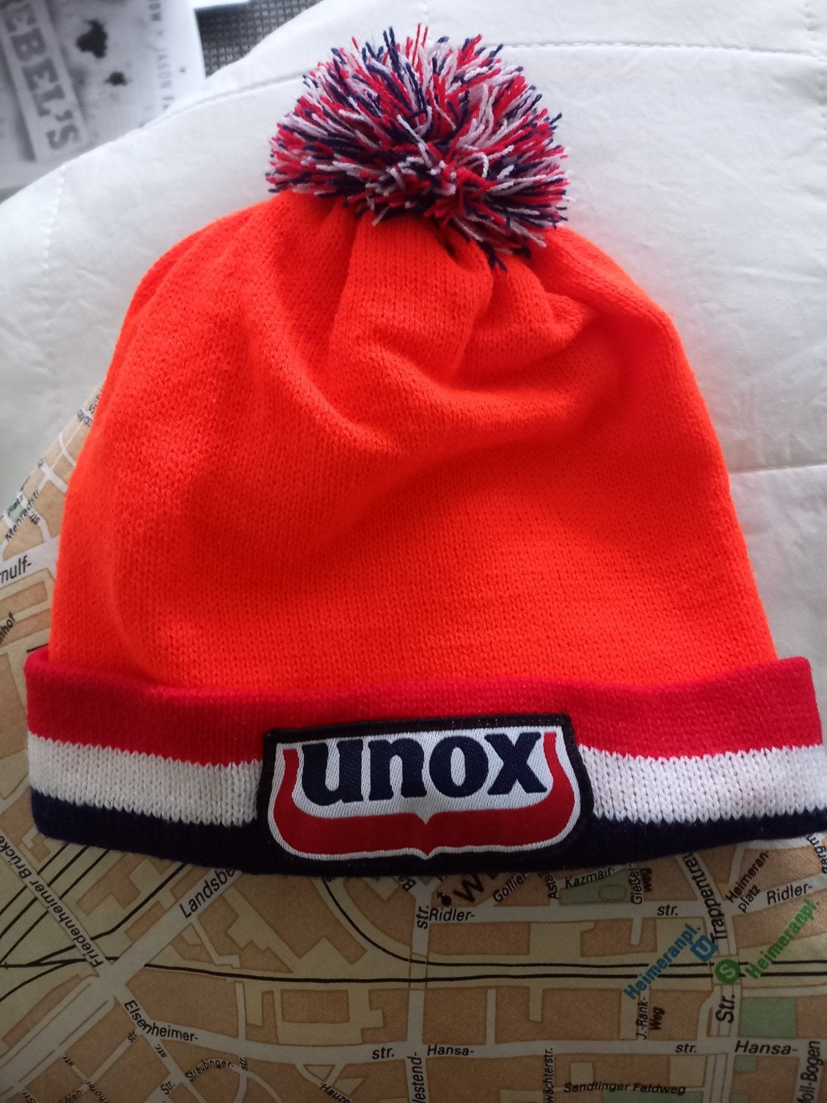 Oranje Unox Muts met Pompon, Ophalen of Verzenden