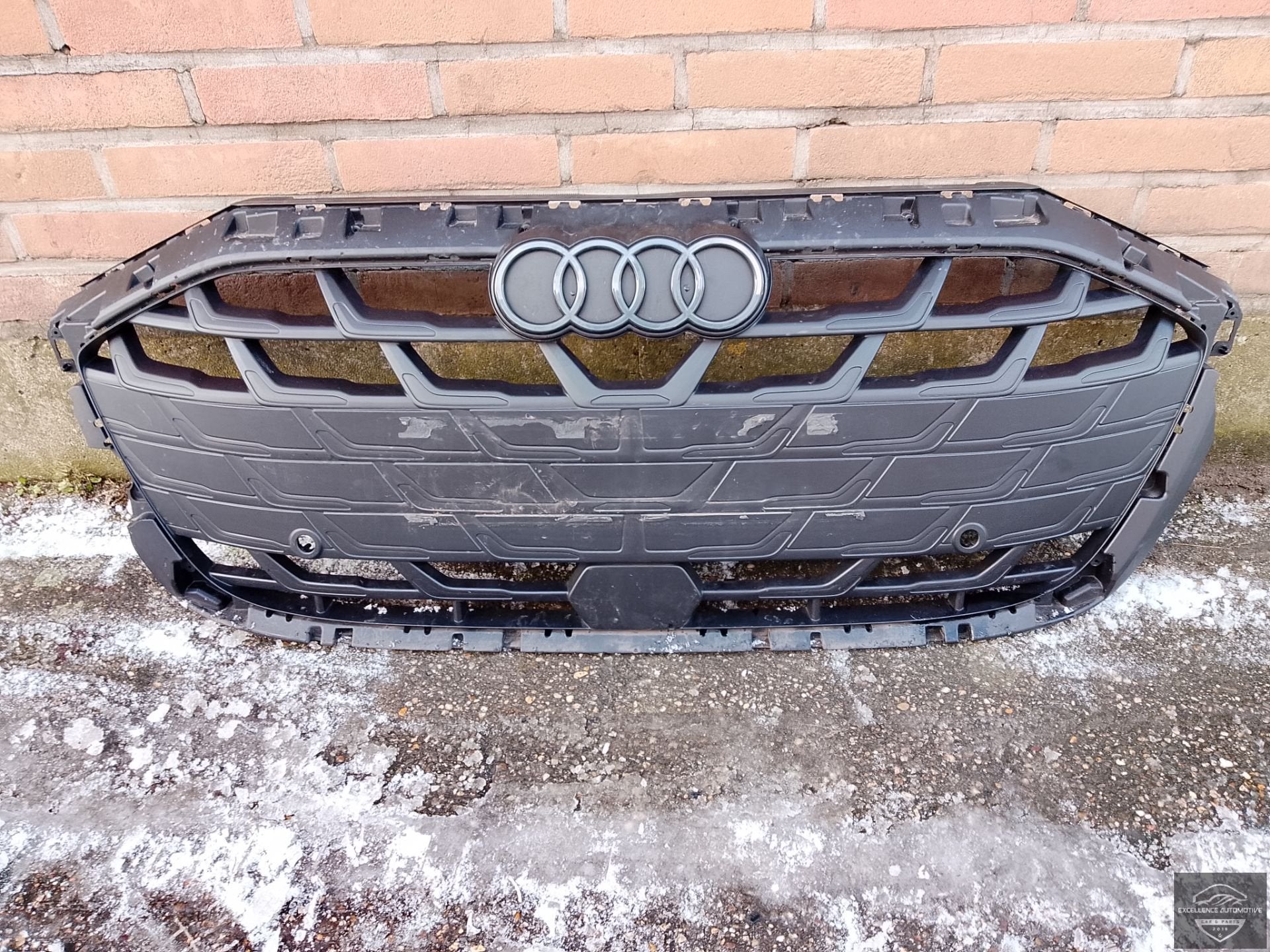 Audi A3 8Y S-Line Facelift 2024+ Grille Grill 8Y0853651AE, Gebruikt, AUDI AG, Auto-Union-Strasse 1
85045  Ingolstadt, DE, Kundenbetreuung@audi.de