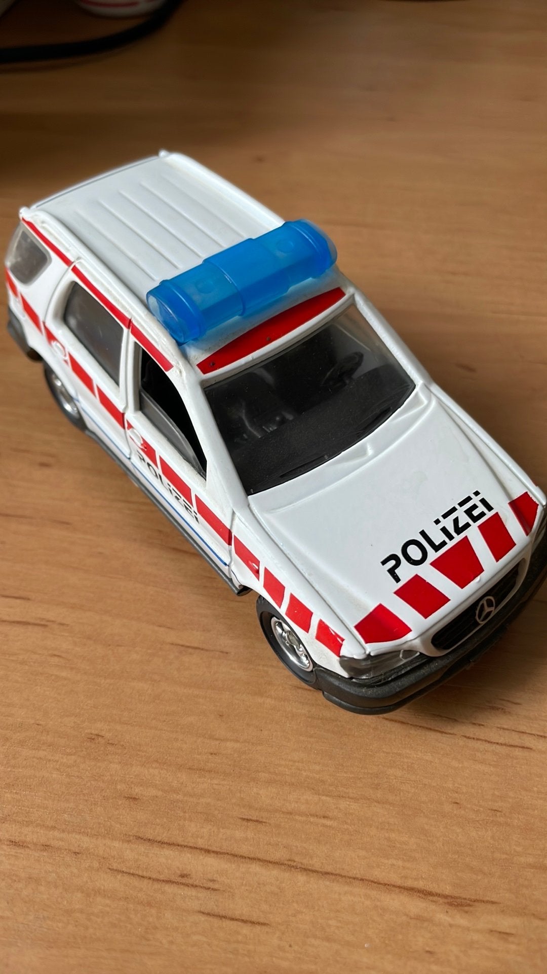 Mercedes Benz ML 320 Polizei, Hobby en Vrije tijd, Modelauto's | 1:43, Ophalen of Verzenden, Zo goed als nieuw, Auto, Overige merken