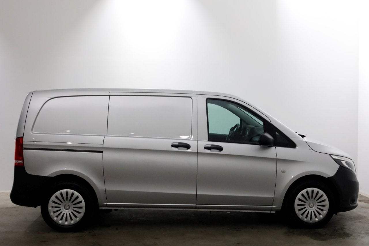 Mercedes-Benz Vito 114 CDI 136pk Compact 9G Automaat 2x Schu, Auto's, Gebruikt, Euro 6, 4 cilinders, 2000 kg