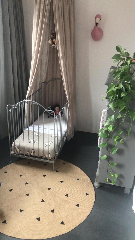 Smeedijzer ledikant/ babybed / Diss Fabs World / inc matras, Kinderen en Baby's, Kinderkamer | Bedden, Ophalen, Gebruikt, Lattenbodem