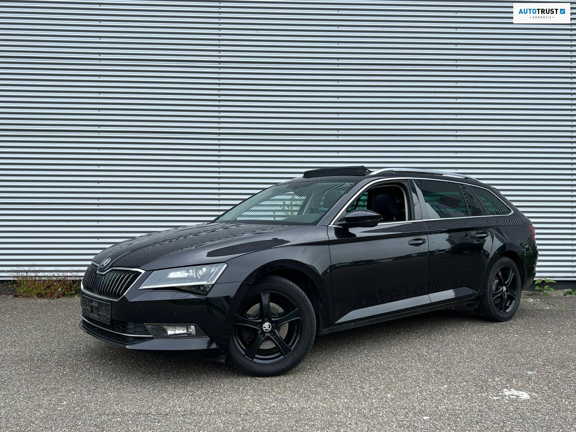 Skoda Superb Combi 2.0 TDI Style Business / ACC / Navi / Led, Auto's, Skoda, Stof, Zwart, 4 cilinders, Zwart
