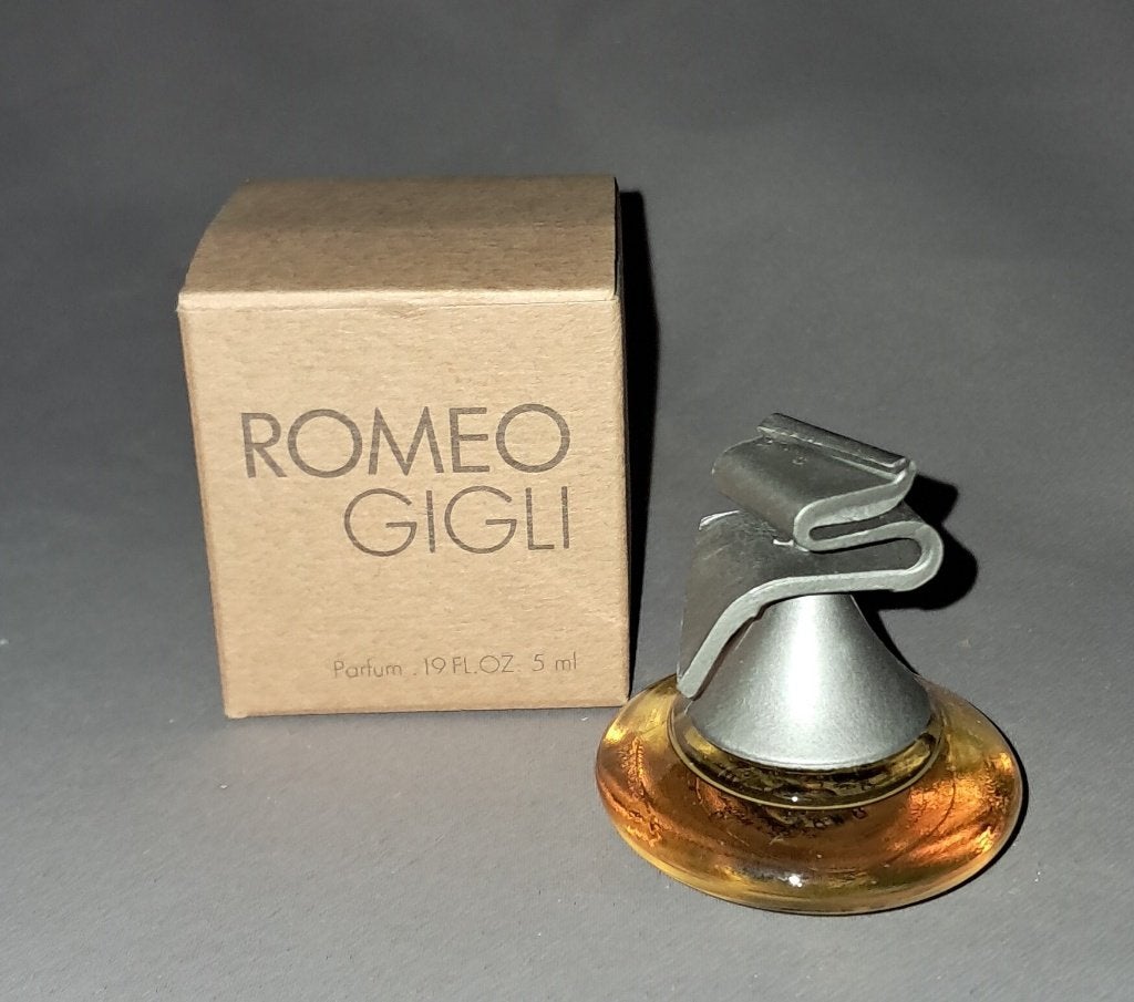 Volle parfum mini Romeo gigli femme + doosje, Ophalen of Verzenden, Zo goed als nieuw, Miniatuur, Gevuld