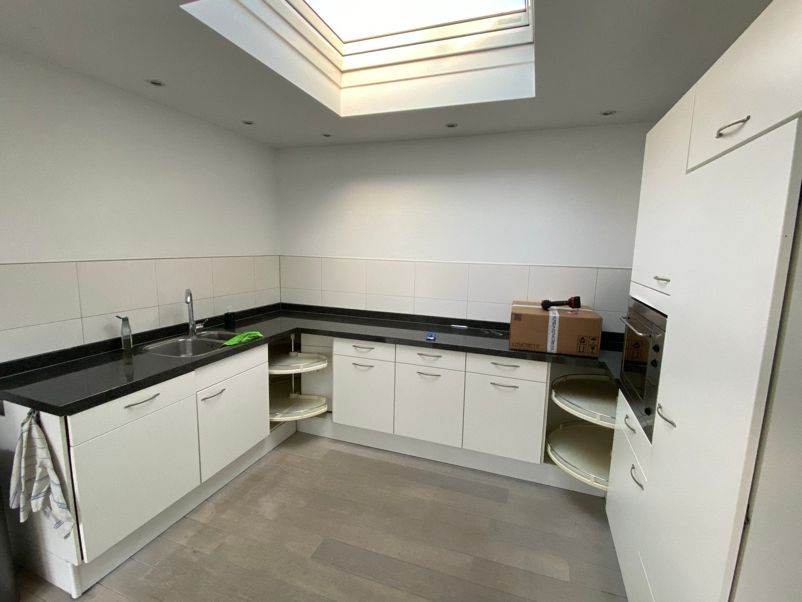 Gratis Keuken - zelf demonteren voor 31 augustus, Huis en Inrichting, Keuken | Complete keukens, Ophalen, Gebruikt, Wit, Hoekkeuken