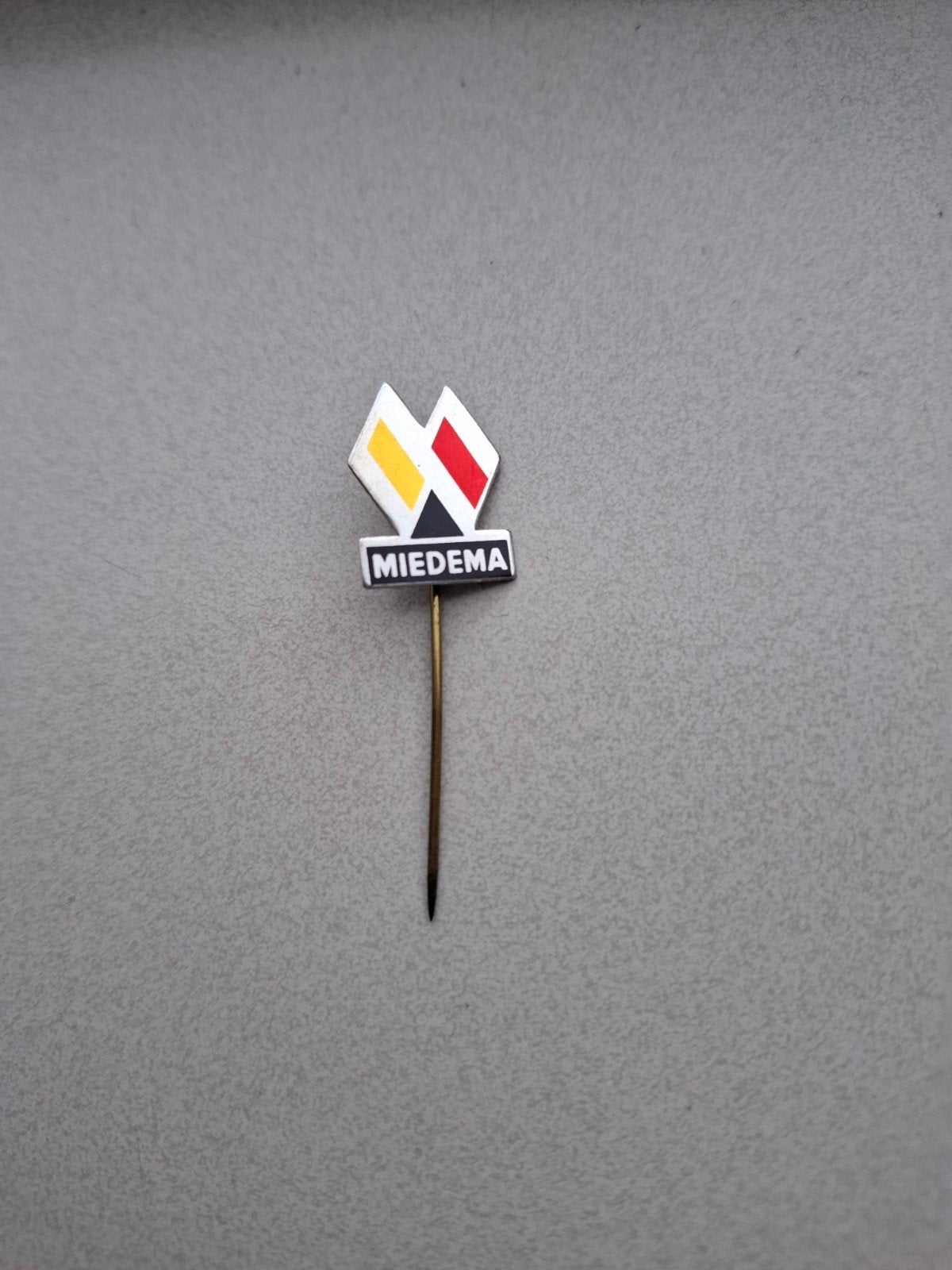 Vintage speldje pin prikker steekspeld Miedema, Ophalen of Verzenden