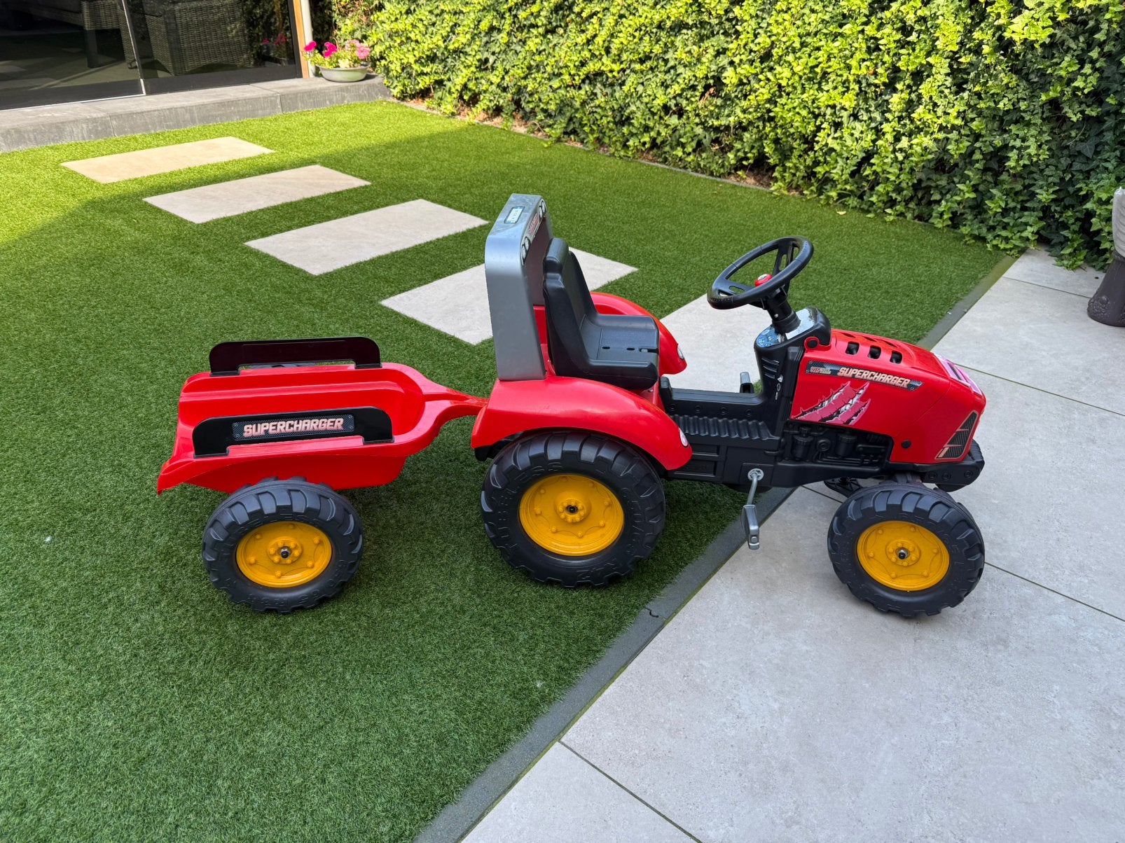 Falk traptractor Supercharger met aanhanger - Vanaf 3 jaar, Ophalen, Gebruikt, Trapvoertuig