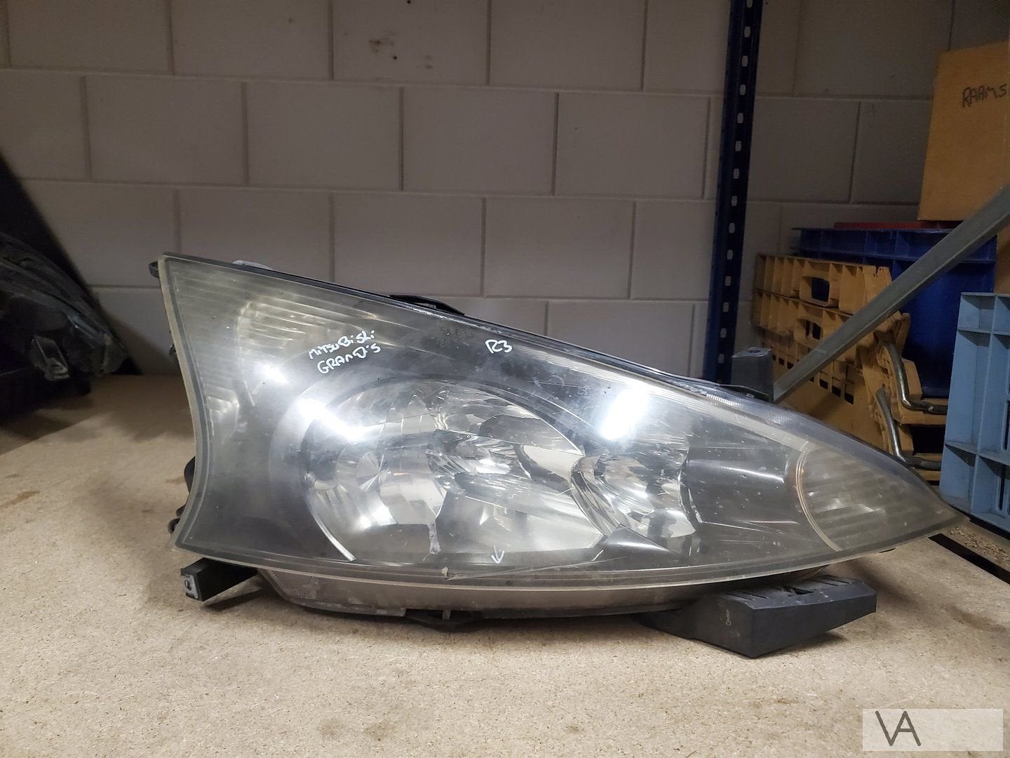 Mitsubishi Grandis 2004 -2010 koplamp rechts klein gaatje, Auto-onderdelen, Verlichting, Gebruikt, -, -, Ophalen of Verzenden