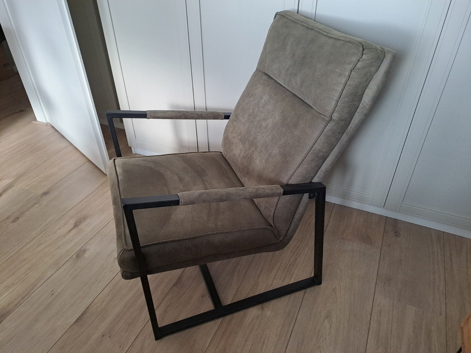 Comfortabele fauteuil met metalen frame, Ophalen, Gebruikt, Modern, Industrieel, Minder dan 75 cm