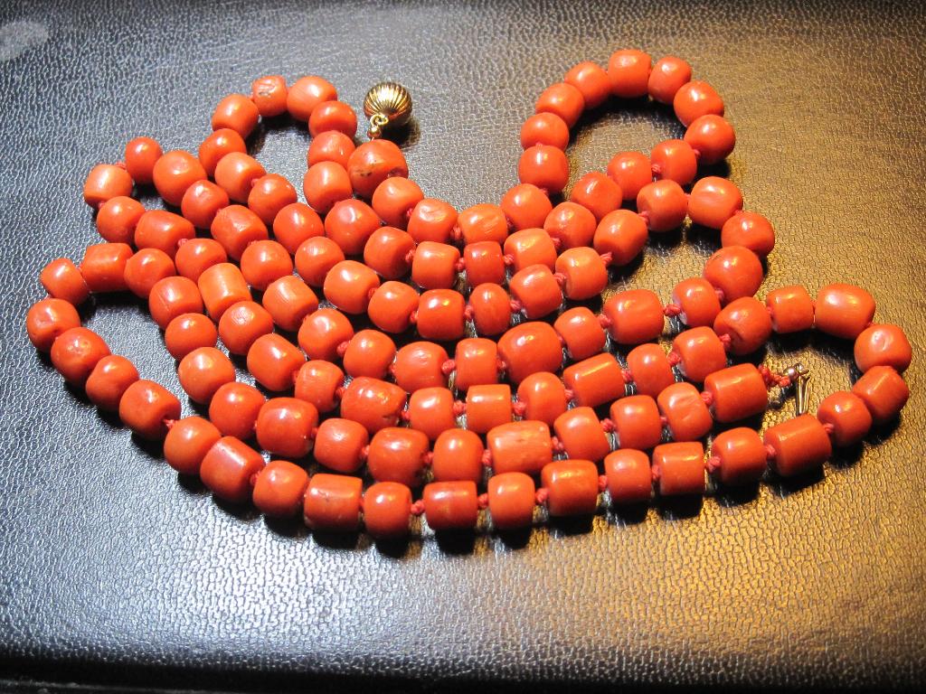 Antiek bloedkoraal collier ketting 14 krt gouden slot, Sieraden, Tassen en Uiterlijk, Antieke sieraden, Ophalen, Goud, Ketting