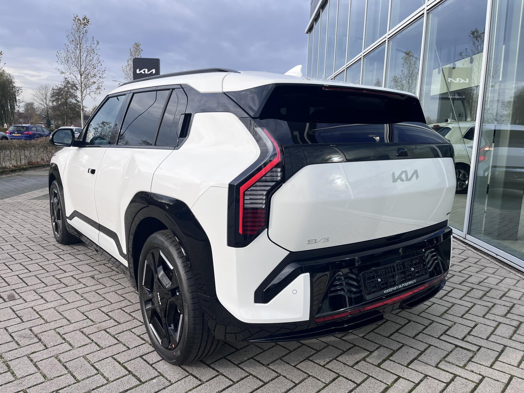Kia EV3 GT-Line Business Edition 81.4 kWh AKTIE MODEL!, Auto's, 510 min, Verwarmde buitenspiegels, Nieuw, 204 pk