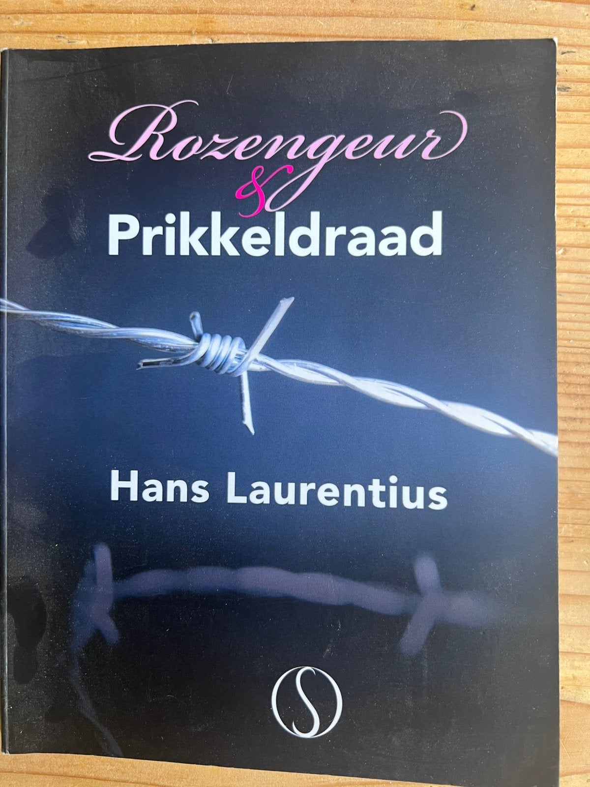Rozengeur & Prikkeldraad van Hans Laurentius, Ophalen of Verzenden, Zo goed als nieuw, Spiritualiteit algemeen, Achtergrond en Informatie