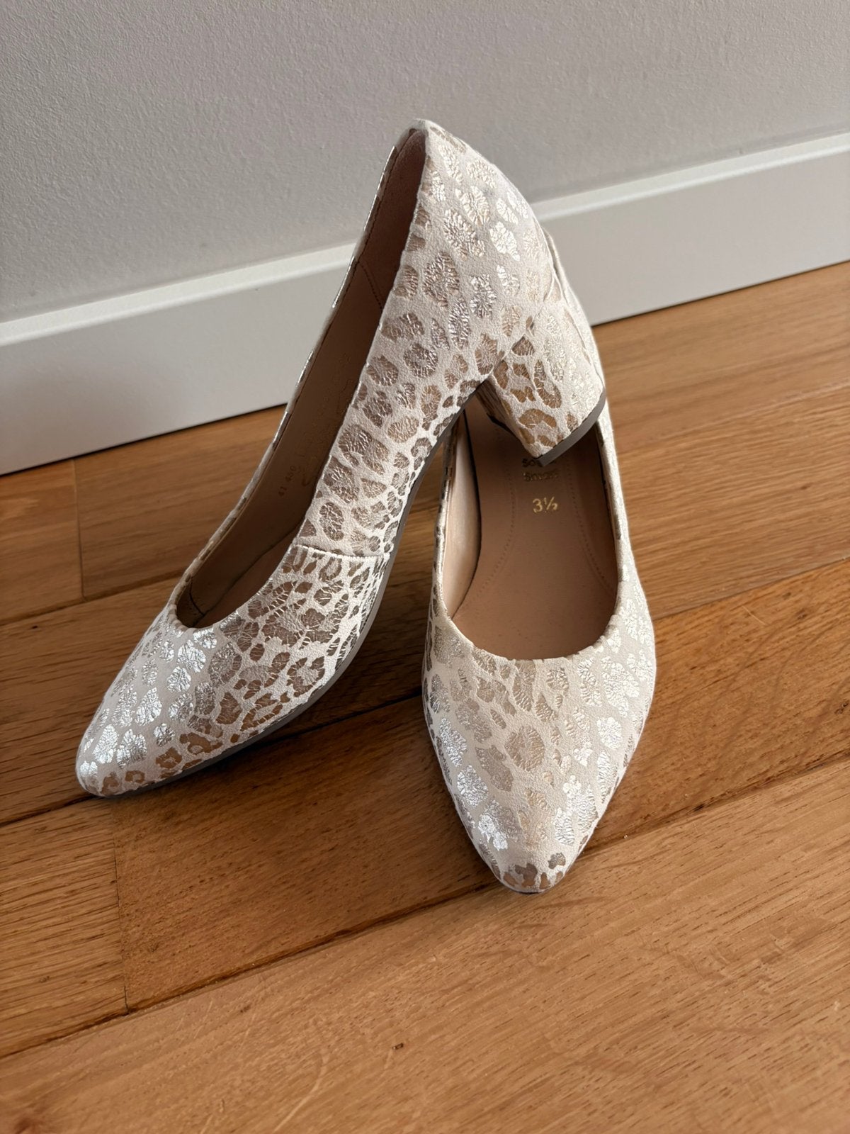 Nieuwe pumps van Gabor, Kleding | Dames, Pumps, Beige, Nieuw, Ophalen of Verzenden