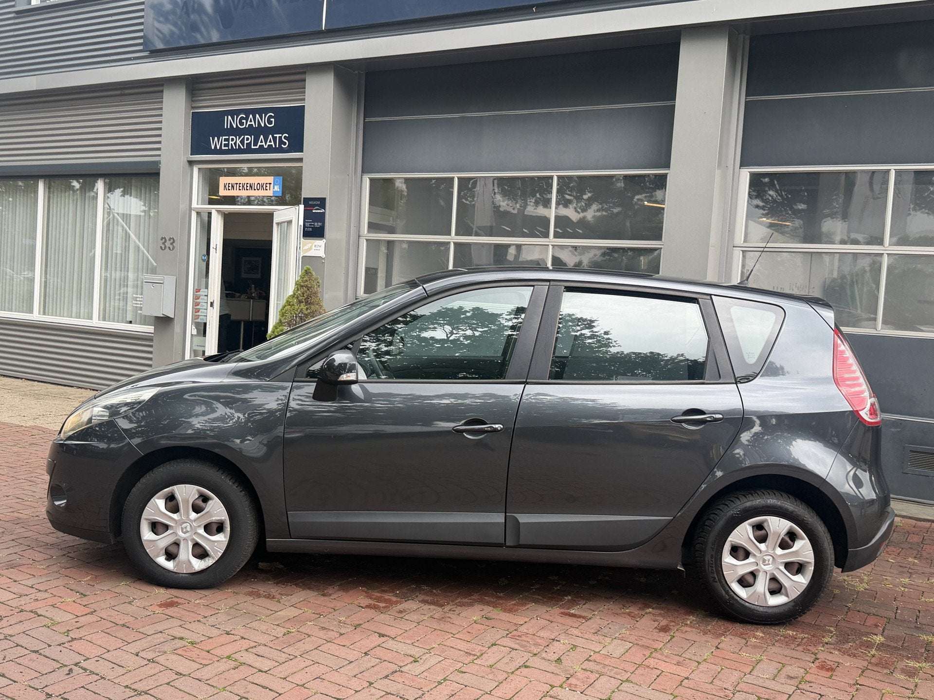 Renault Scénic 1.6 Expression Hoge Zit Bj 2009 Km 166.000 N, Auto's, Voorwielaandrijving, Dealer onderhouden, Stof, Gebruikt
