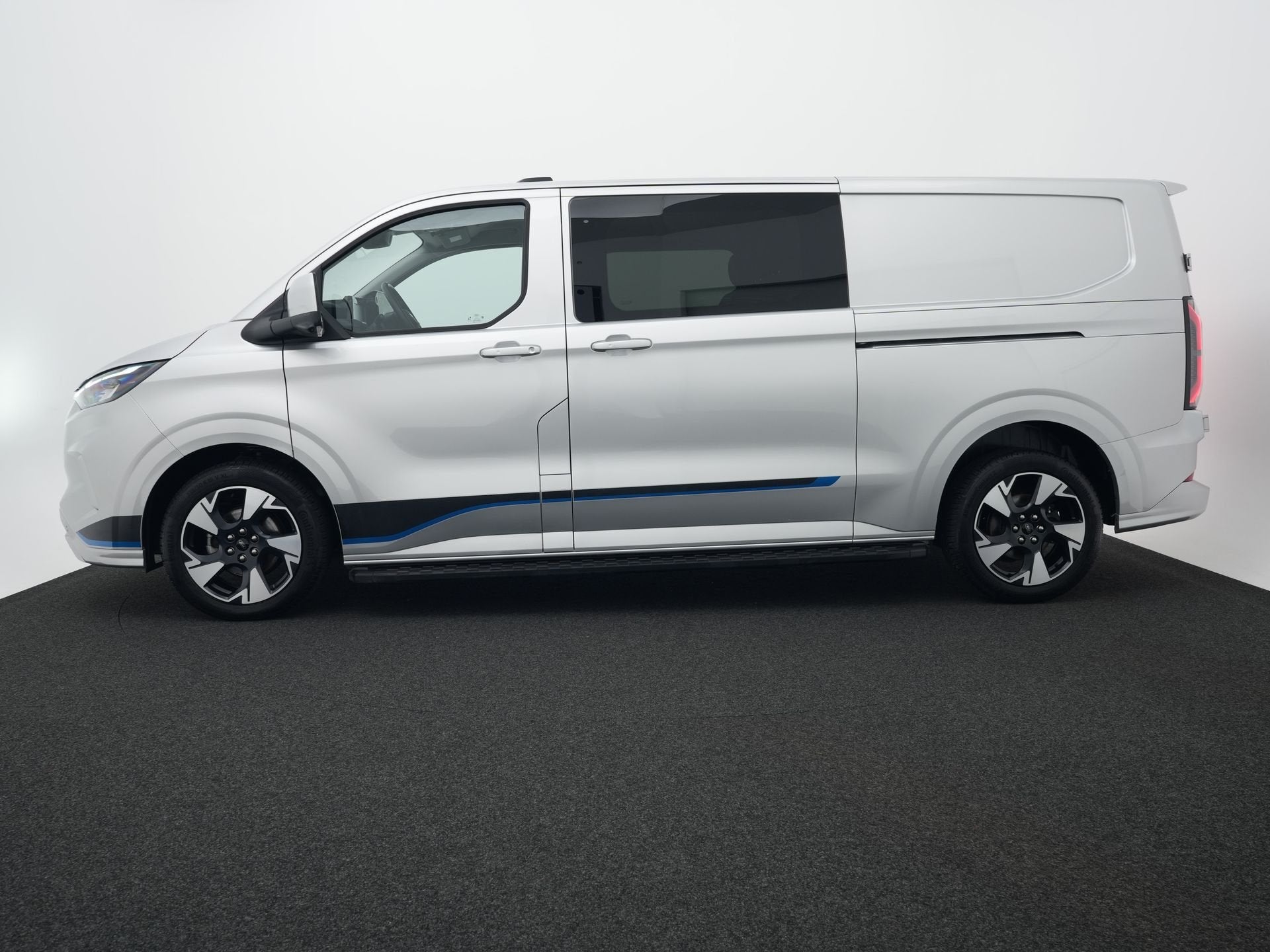 Ford Transit Custom 300 2.0 TDCI 170 pk L2H1 Sport DC | Trek, Auto's, Bestelauto's, 12 maanden, Stof, Gebruikt, 4 cilinders