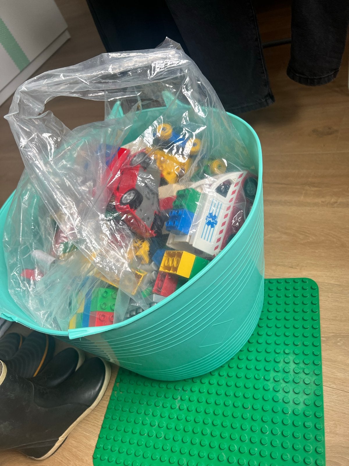 Grote partij LEGO Duplo met grondplaat en diverse voertuigen, Gebruikt, Ophalen of Verzenden, Duplo, Inclusief accessoires