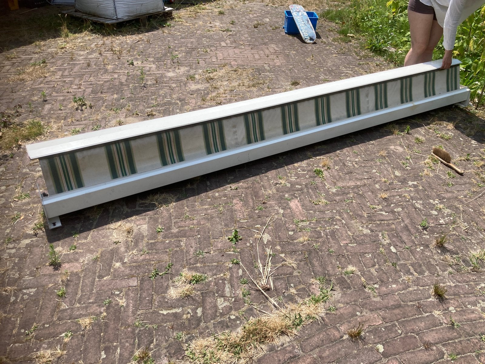 Knikarm zonnescherm 3,60 m handbediening, Ophalen, Zo goed als nieuw, 150 tot 300 cm, 250 cm tot 450 cm