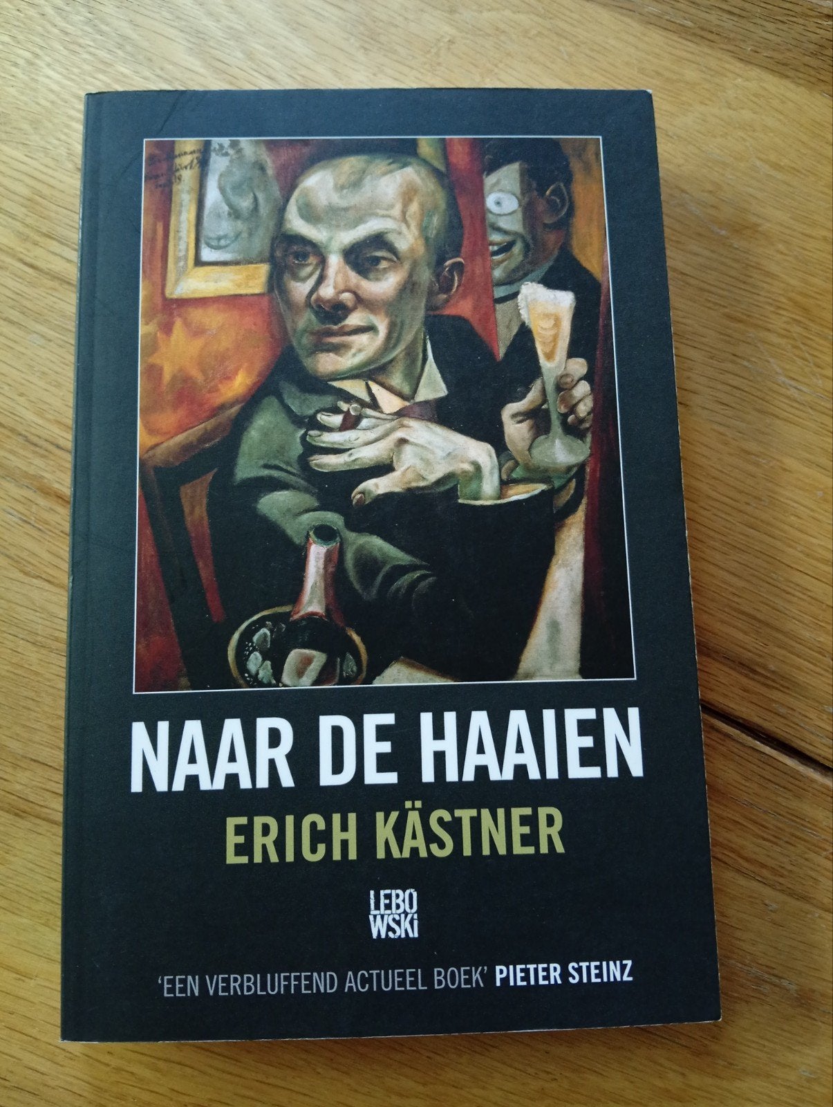 Naar de Haaien - Erich Kästner (Zo goed als nieuw), Boeken, Gelezen, Europa overig, Erich Kästner, Ophalen of Verzenden