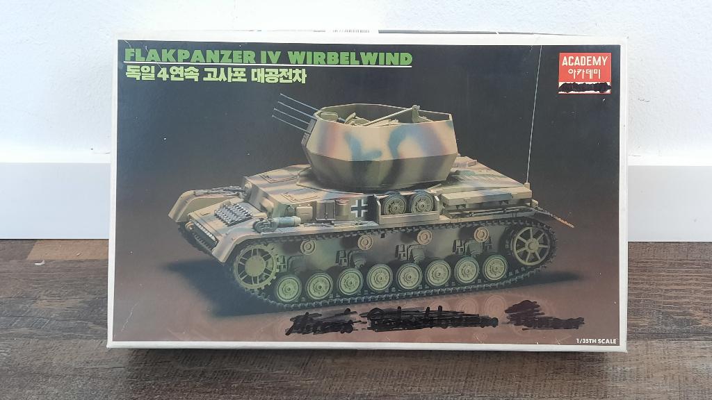 Academy Minicraft 1333 Flakpanzer IV Wirbelwind Tank, Overige merken, Tank, 1:32 tot 1:50, Nieuw
