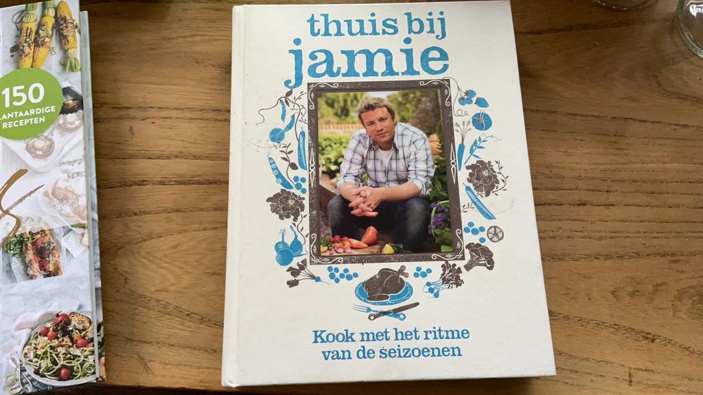 Jamie Oliver - Thuis bij Jamie, Boeken, Kookboeken, Ophalen of Verzenden, Zo goed als nieuw, Jamie Oliver