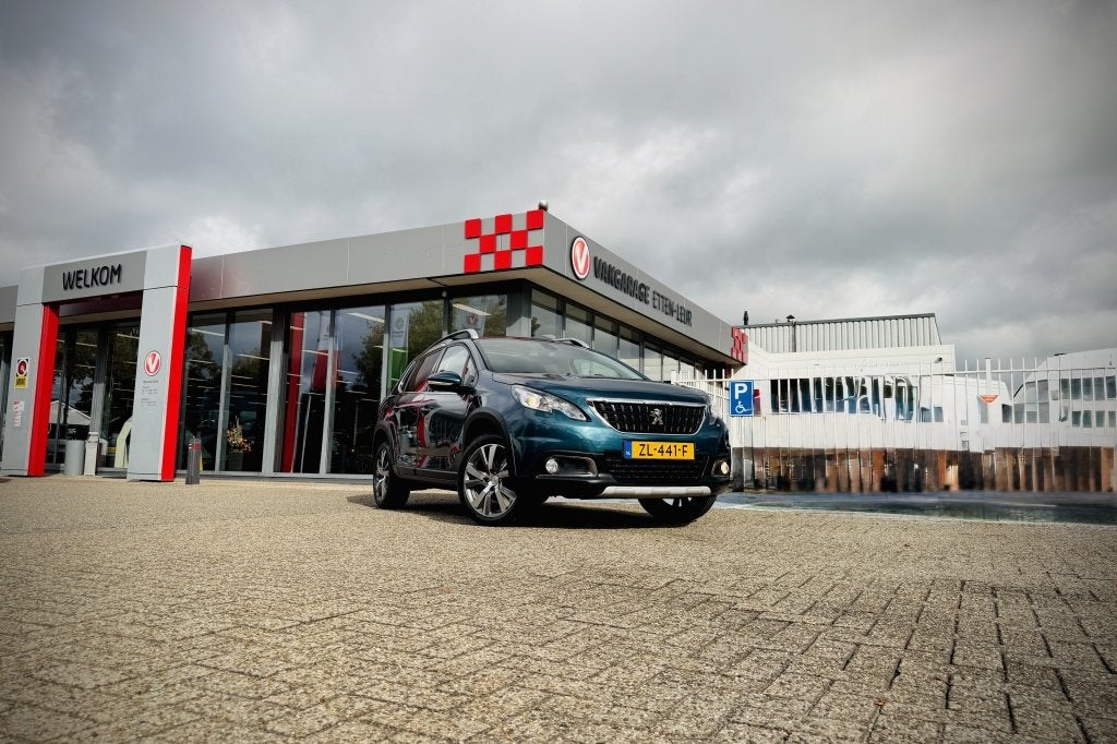 Peugeot 2008 1.2 PureT. Blue Lease Allure | CARPLAY + ANDROI, Auto's, 12 maanden, Stof, Euro 6, 1199 cc