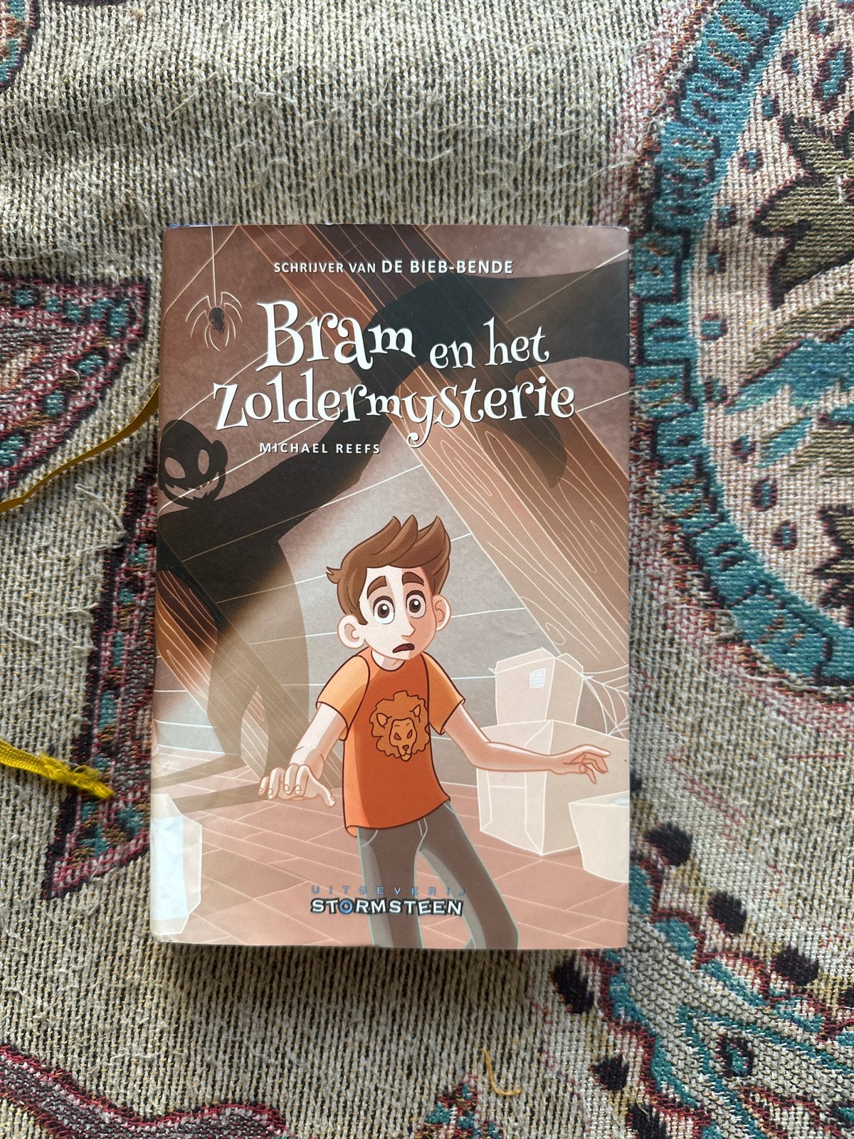 Bram en het Zoldermysterie - Michael Reefs, Ophalen of Verzenden, Zo goed als nieuw, Fictie algemeen