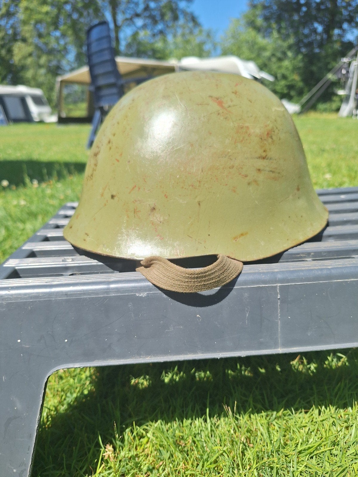 Joegoslavische Legerhelm M59 - Balkan oorlog, Ophalen of Verzenden, Landmacht, Overige gebieden, Helm of Baret