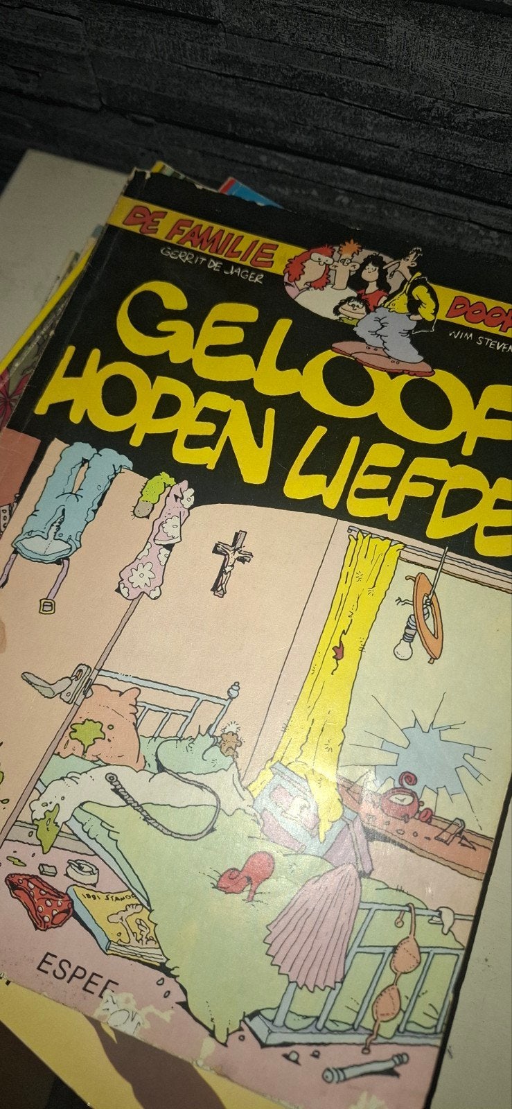 De Familie: Geloof, Hopen, Liefde - Stripboek, Eén stripboek, Ophalen of Verzenden, Gelezen, Gerrit de Jager, Wim Stevenhagen
