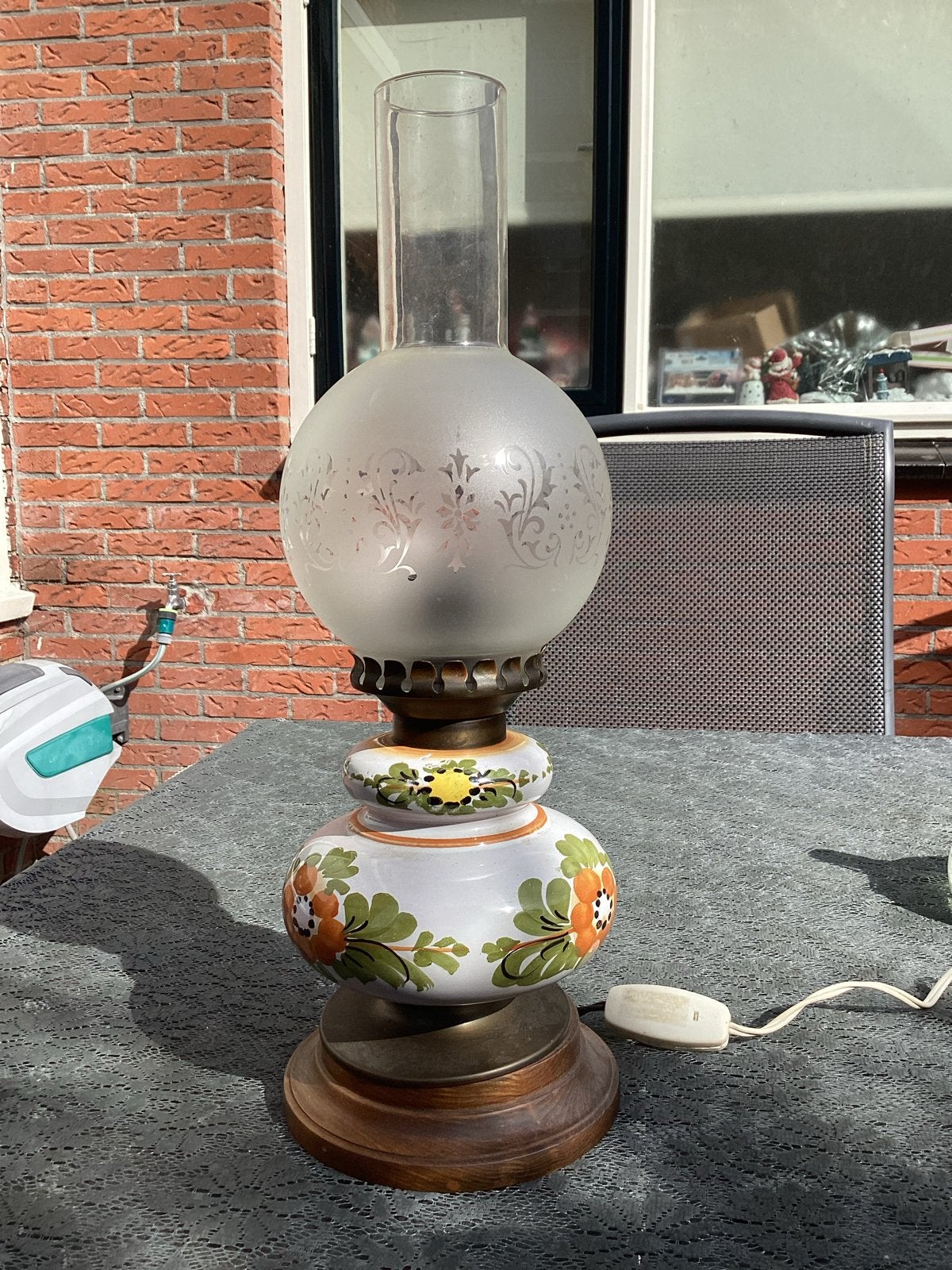 Vintage tafellamp met bloemmotief en glazen kap, Antiek en Kunst, Ophalen of Verzenden