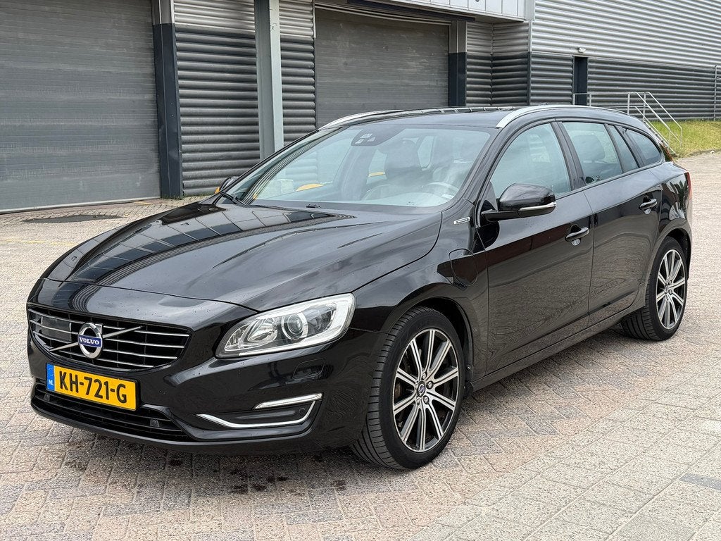 Volvo V60 2.4 D5 Twin Engine Special Edition - PANO, Auto's, Volvo, Automaat, Euro 6, 1880 kg, Automatische klimaatregeling