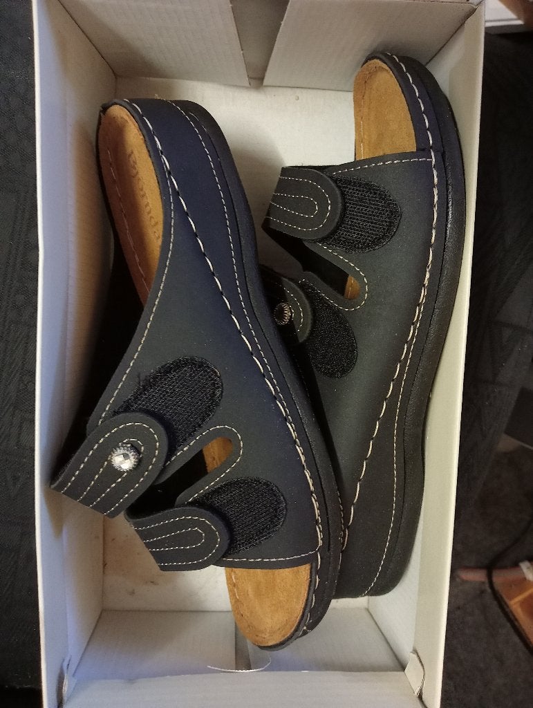dames slippers maat 42, Slippers, Nieuw, Ophalen of Verzenden, Grijs