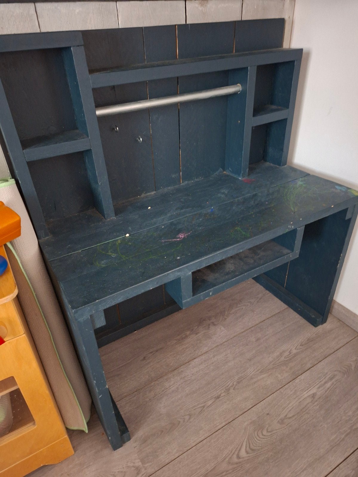 kinderbureau steigerhout, Ophalen