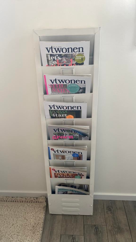 Tijdschriftenrek metaal insustrieel, Ophalen, Zo goed als nieuw